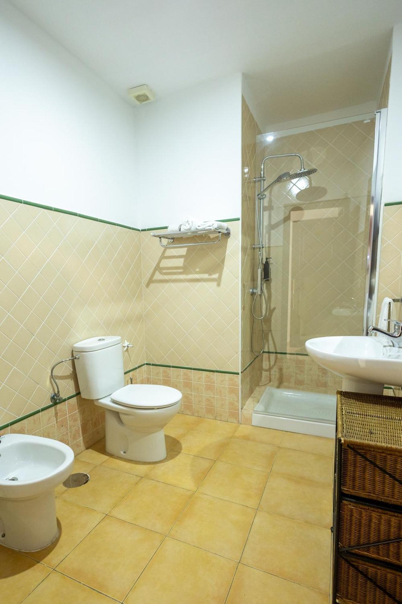 Grande Apartamento Familiar Seville Exterior photo