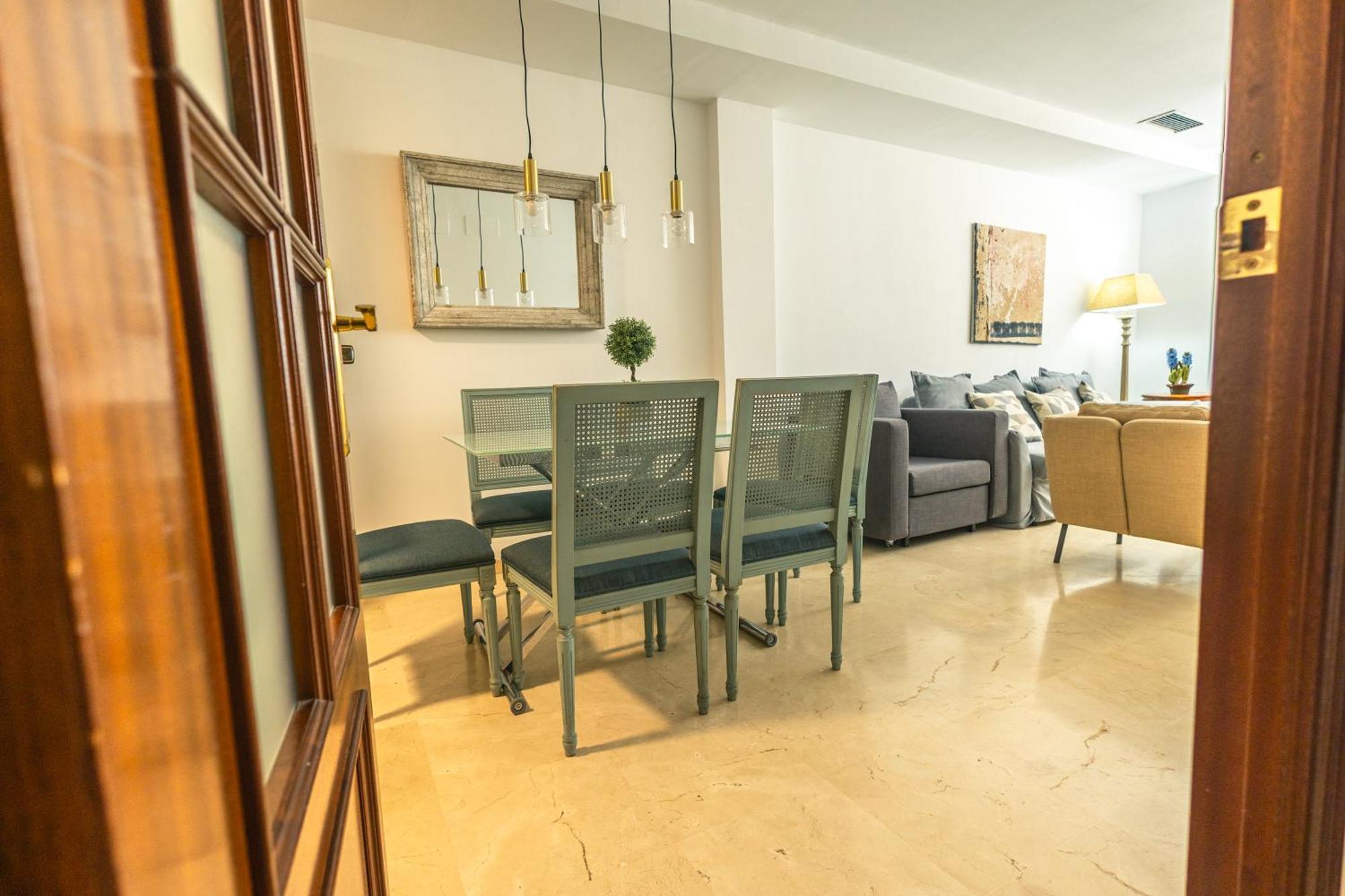 Grande Apartamento Familiar Seville Exterior photo