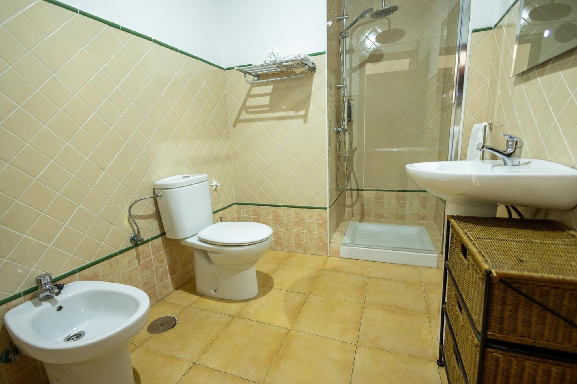 Grande Apartamento Familiar Seville Exterior photo