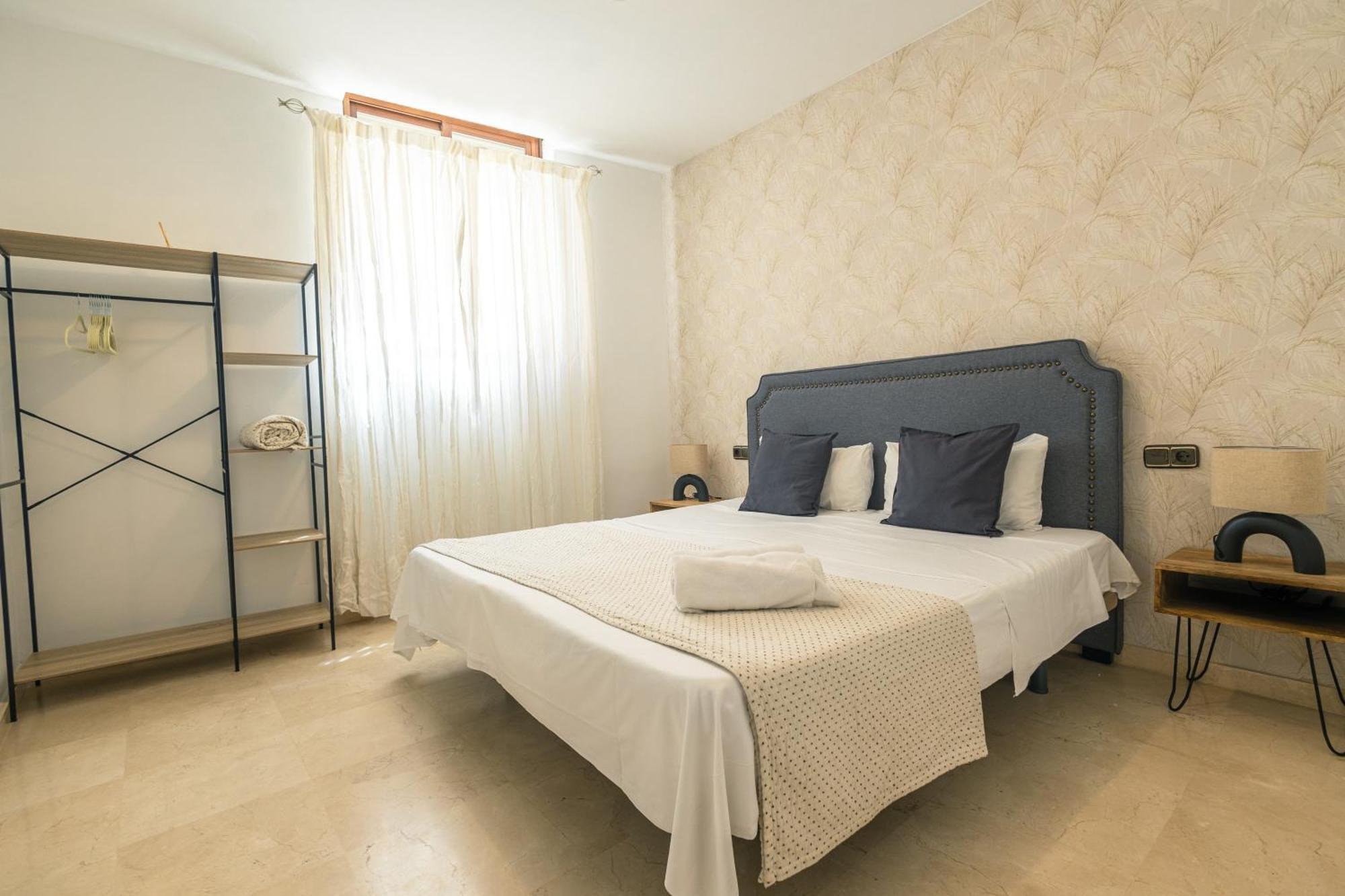 Grande Apartamento Familiar Seville Exterior photo